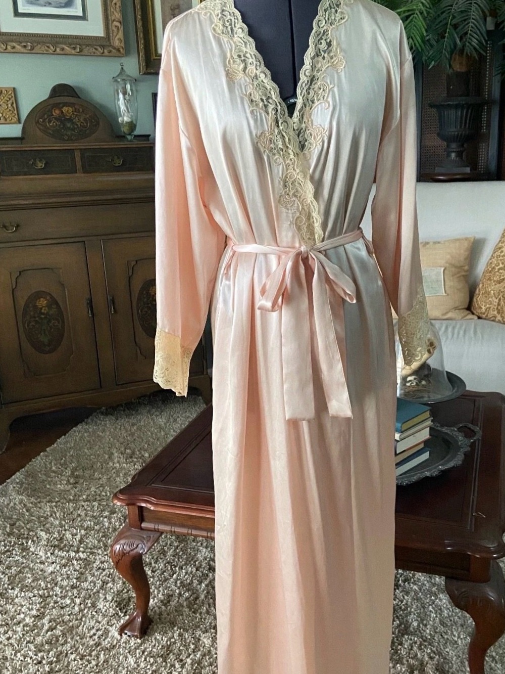 Vintage jones New York satin and lace robe